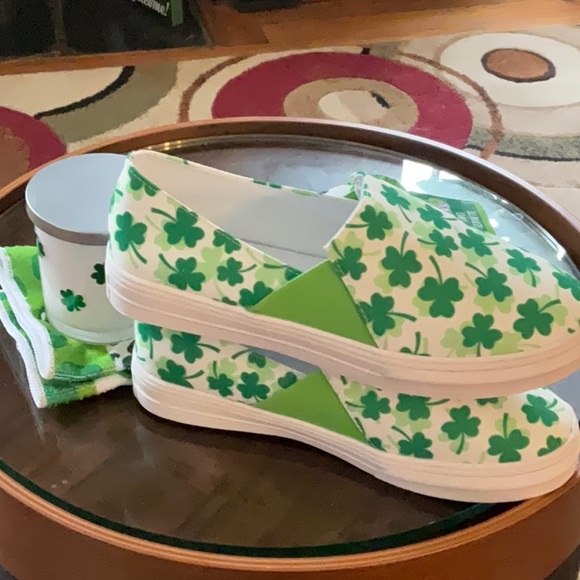 Shamrock slip on sneakers women’s size 7 brand new beautiful wear your Irish - Picture 5 of 5